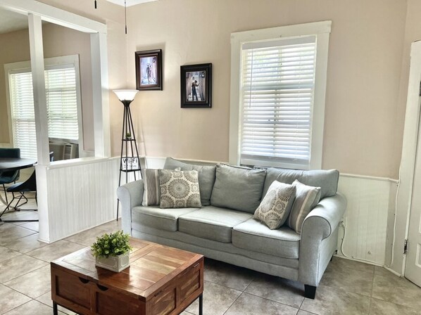 Smart TV - Nice house just block away from Sanford downtown (Sanford)