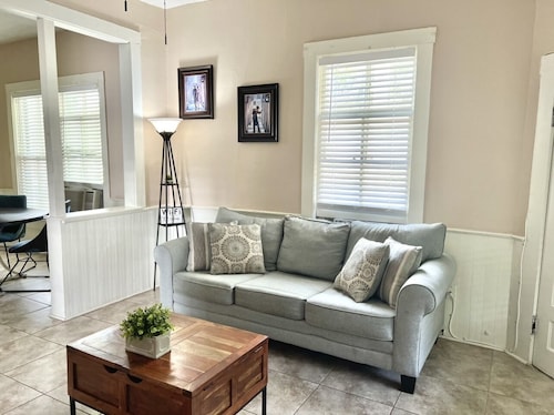 Nice house just block away from Sanford downtown 