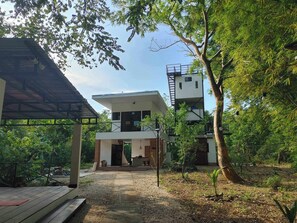 Select Comfort beds, in-room safe, individually decorated - Antema Lodge (Tamarindo)