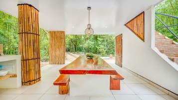 ثلاجة صغيرة، ميكروويف متوفر في المنطقة المشتركة