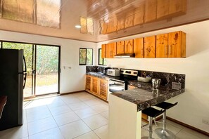 迷你冰箱、公用微波炉、厨具/餐具