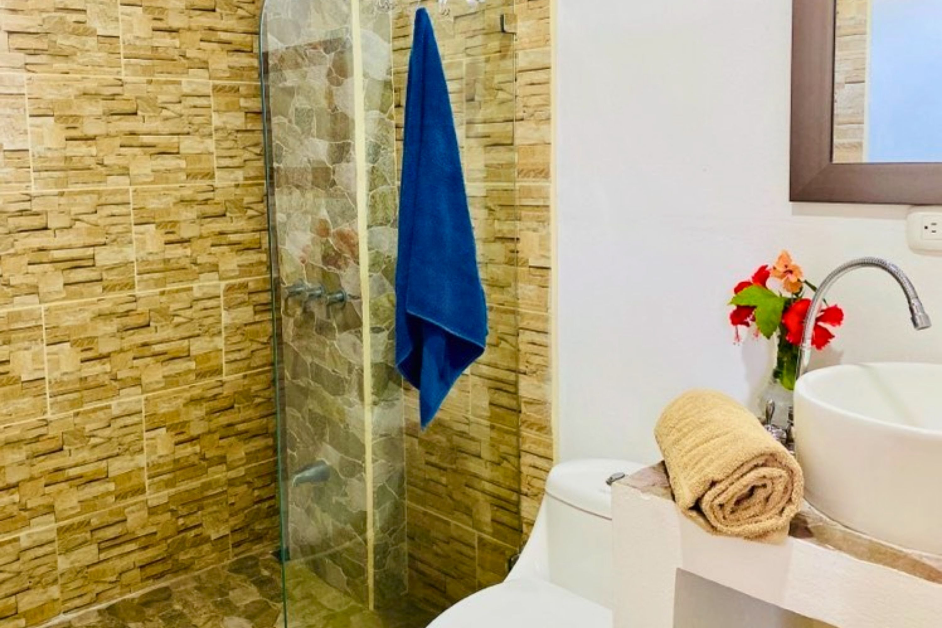 Casa Antema | Bathroom | Shower, rainfall showerhead, hair dryer, towels