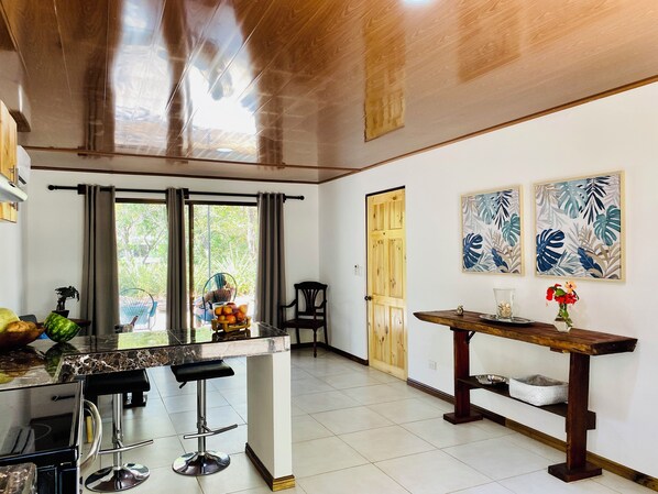 Casa Antema | Private kitchen | Mini-fridge, microwave, cookware/dishes/utensils - Antema Lodge (Tamarindo)