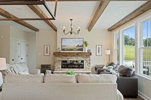 TV connectée, cheminée, lecteur de DVD, imprimantes