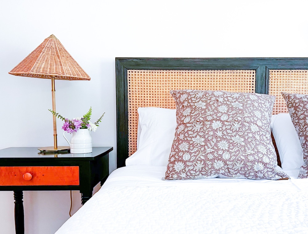 Coastal cottage in seaside town of Little Compton, RI just minutes to