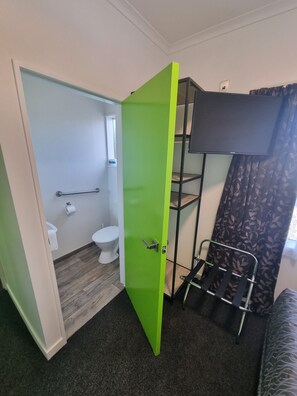 Enkeltværelse - eget badeværelse (Room 1 - Budget, Own Toilet & Vanity) | Håndvask på badeværelset