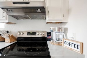 Kühlschrank, Mikrowelle, Geschirrspüler