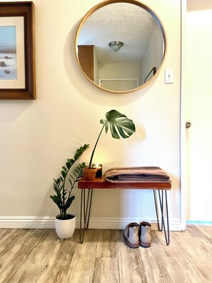 Interior - Comfy Retreat Near Beach & Downtown Long Beach (Long Beach)