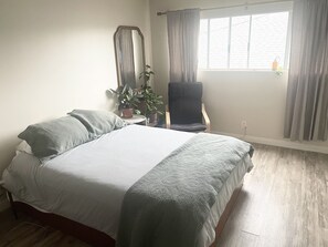 Room - Comfy Retreat Near Beach & Downtown Long Beach (Long Beach)