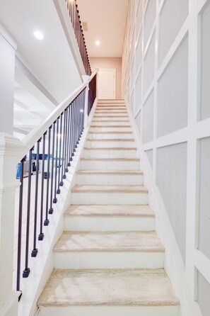 Interior - Superb 3BR W/Balcony Near Capitol Center
(Richmond)