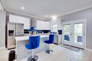 Fridge, microwave, oven, stovetop - Superb 3BR W/Balcony Near Capitol Center
 (Richmond)