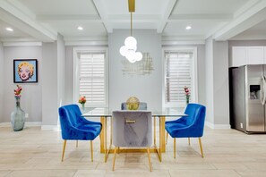 Dining - Superb 3BR W/Balcony Near Capitol Center
 (Richmond)