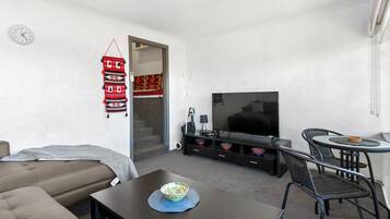 1 bedroom, individually decorated, individually furnished