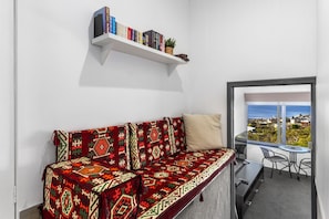 1 bedroom, individually decorated, individually furnished