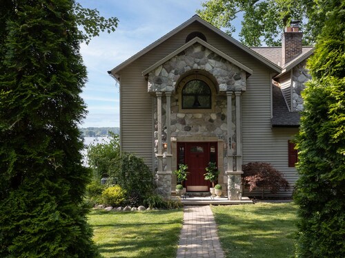 Private lakefront home 30 minutes from downtown Ann Arbor!  