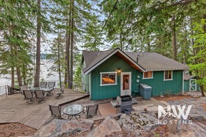 Outdoor dining - Waterfront Cabin—Private Dock with Boat Slip, Paddle Board for Fun on the Water! (Hayden)
