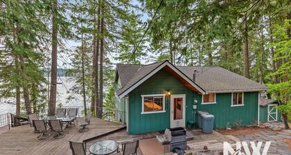 Waterfront Cabin—Private Dock with Boat Slip, Paddle Board for Fun on the Water!
