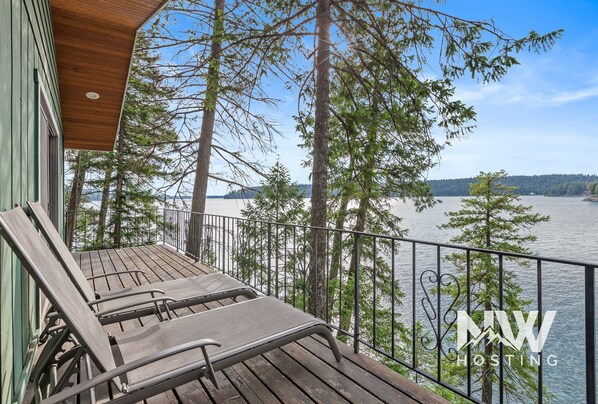 Terrace/patio - Waterfront Cabin—Private Dock with Boat Slip, Paddle Board for Fun on the Water! (Hayden)