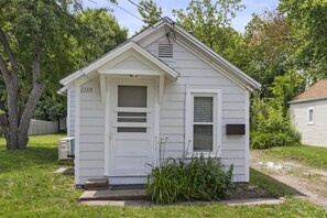 Exterior - Downtown Tiny Home - Oshkosh (Oshkosh)