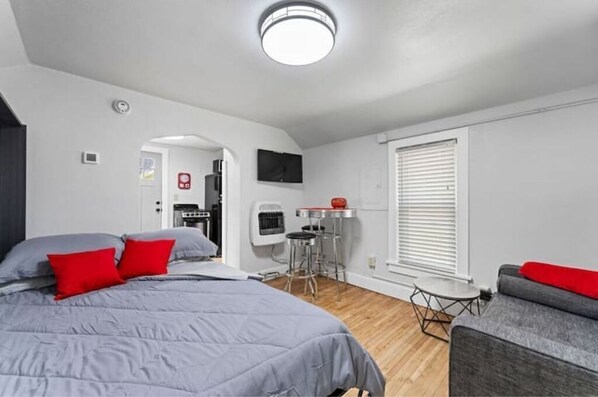 1 bedroom, free WiFi, bed sheets