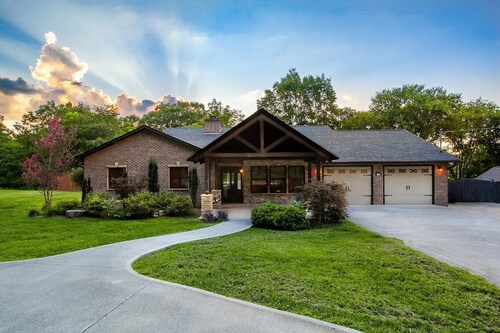 Serene 4 bed: Arcade/Pet Friendly/Great Location