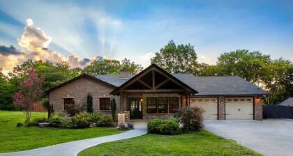 Serene 4 bed: Arcade/Pet Friendly/Great Location