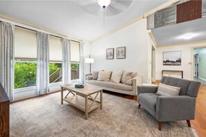 Smart-TV, Kamin, Videospiele