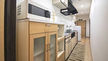 Deluxe Villa | Private kitchen | Fridge, microwave, stovetop, electric kettle