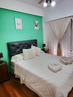 2 عدّة غرف نوم وواي فاي وملاءات أسرّة