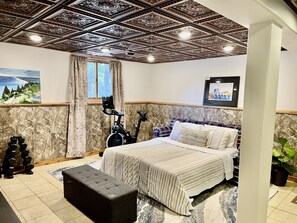 4 bedrooms, in-room safe, desk, iron/ironing board