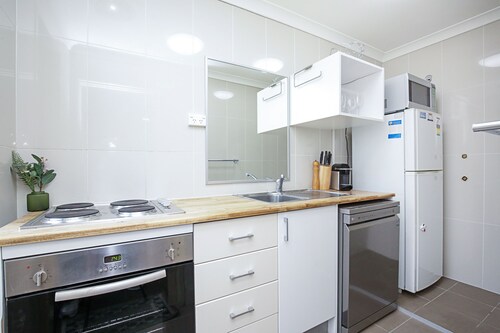 Walk to Everything, Amazing Location, 400m to CBR Light Rail and Shopping Centre