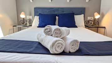 2 bedrooms, iron/ironing board, internet, bed sheets