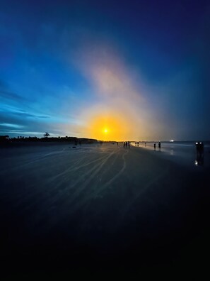 A beach at sunset with a clear sky. - Lovely, updated 2-bedroom condo with direct beach access! (Cape Canaveral)