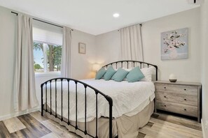 2 chambres, fer et planche à repasser, Wi-Fi, draps fournis