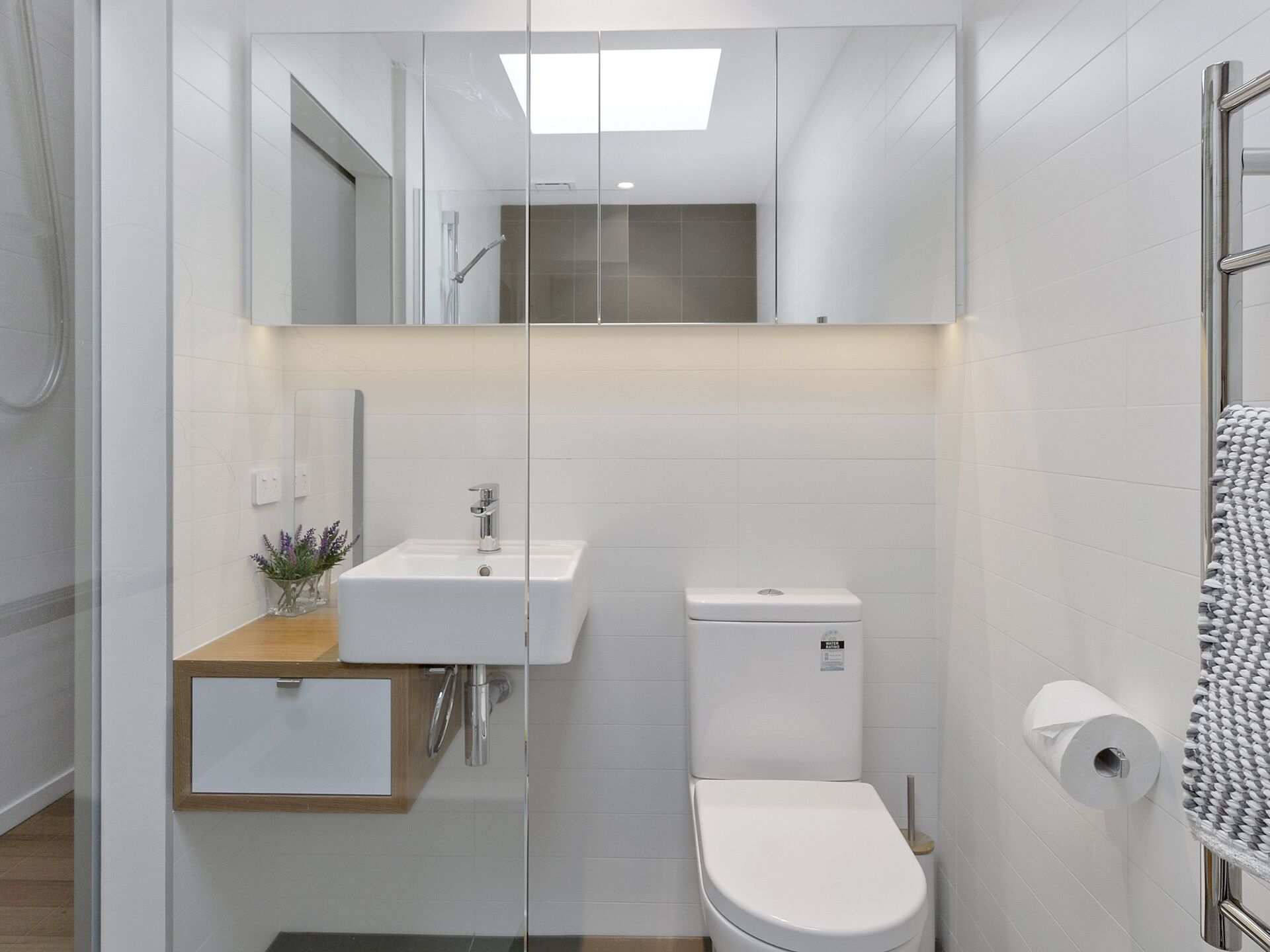 House | Bathroom | Separate bathtub and shower, hair dryer, towels, soap