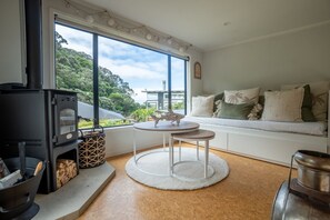 Interior - Adventurer`s Chest - Taiwawe
Equipment Included (Hot Water Beach)