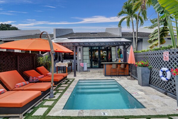 Außenpool, Liegestühle