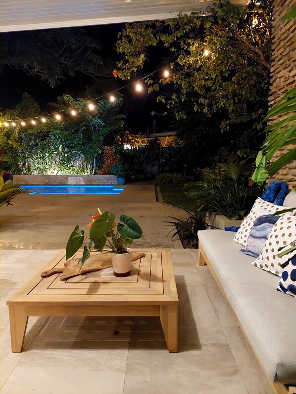 المنطقة المحيطة بالمنشأة