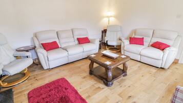 Cottage | Living area