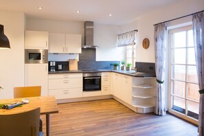 Fridge, microwave, oven, stovetop - Gipfelglück für 2-4 Personen (Bernau am Chiemsee)