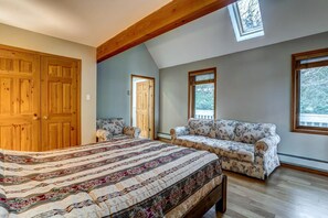 4 habitaciones, tabla de planchar con plancha, wifi y ropa de cama