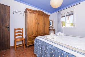 2 chambres, fer et planche à repasser, literie fournie