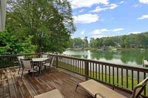Outdoor dining - Lake Norman Waterfront with Dock, hot tub fire pit and pool table (Denver)