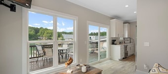 Lake Norman Waterfront with Dock, hot tub fire pit and pool table