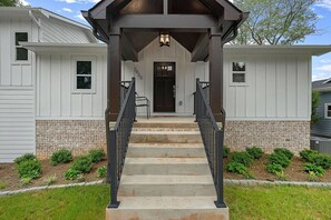 Exterior detail - Lake Norman Waterfront with Dock, hot tub fire pit and pool table (Denver)