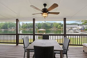 Outdoor dining - Lake Norman Waterfront with Dock, hot tub fire pit and pool table (Denver)