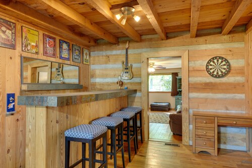 Relax By the Fire: Family Gem w/ Porch in Afton!
