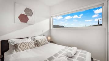 Comfort Apartment | Individually decorated, individually furnished, laptop workspace
