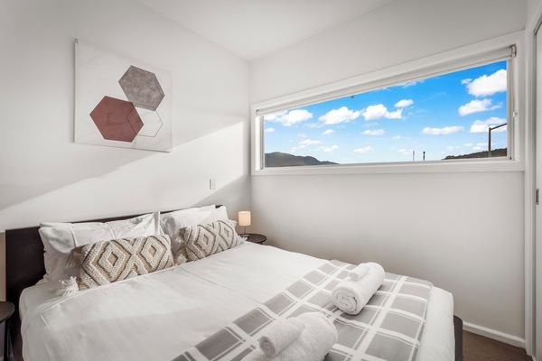 Comfort Apartment | Individually decorated, individually furnished, laptop workspace