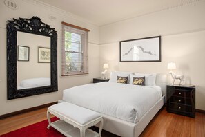 Room - Cherrybombe 1920s Art Deco Armadale Apartment (Armadale)